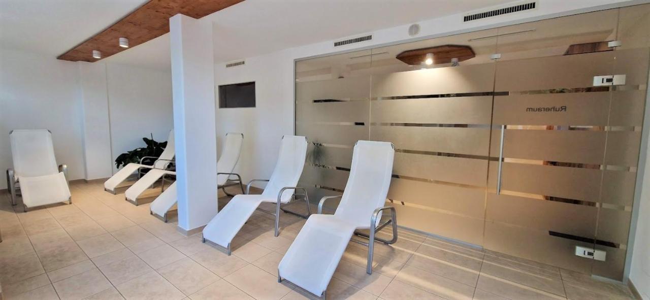 Pools, Sauna Und Balkon Mit Panoramablick Санкт Енглмар Екстериор снимка
