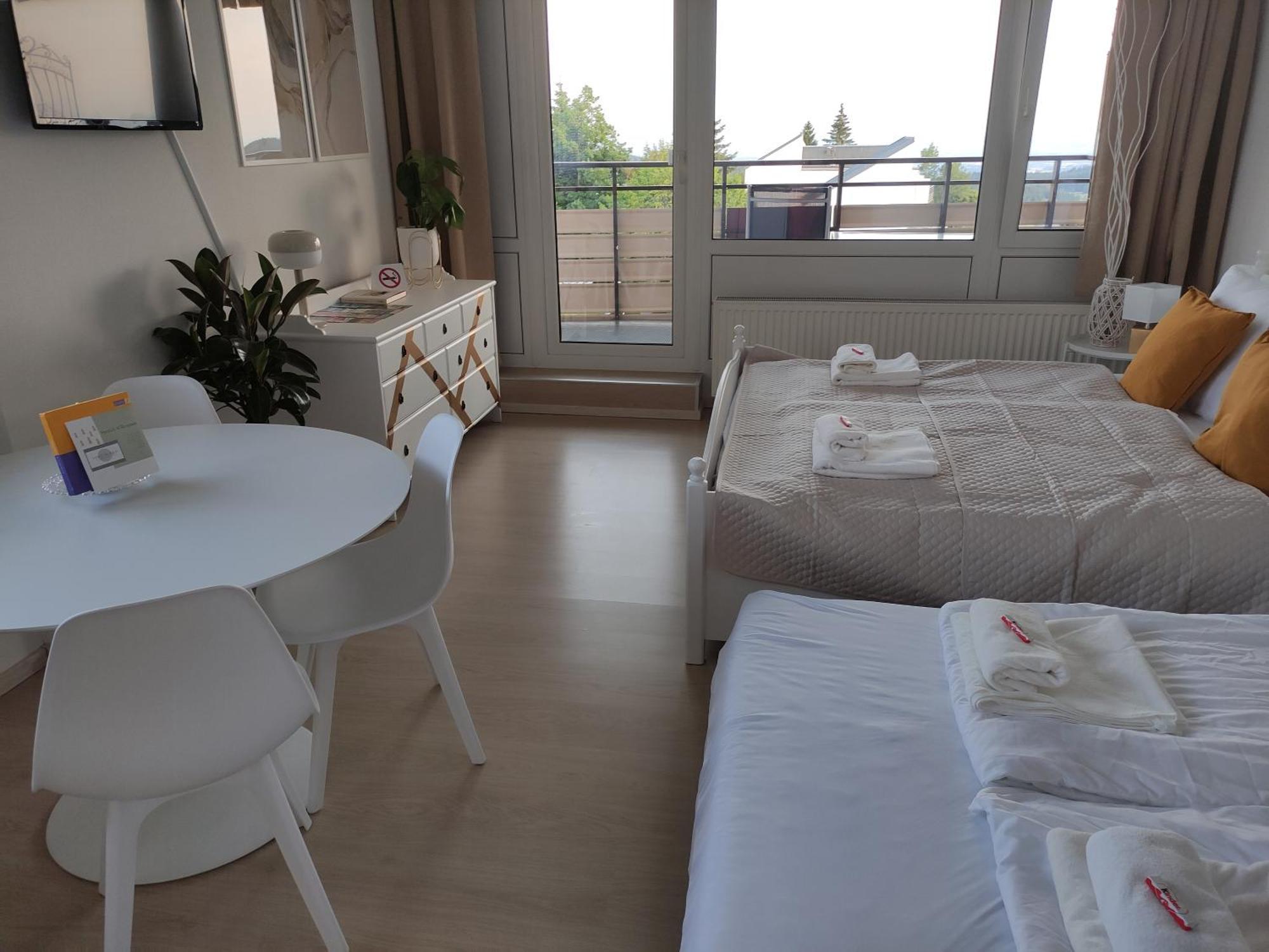 Pools, Sauna Und Balkon Mit Panoramablick Санкт Енглмар Екстериор снимка