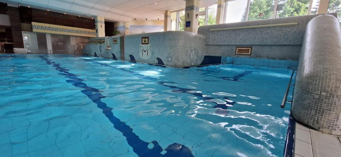Pools, Sauna Und Balkon Mit Panoramablick Санкт Енглмар Екстериор снимка
